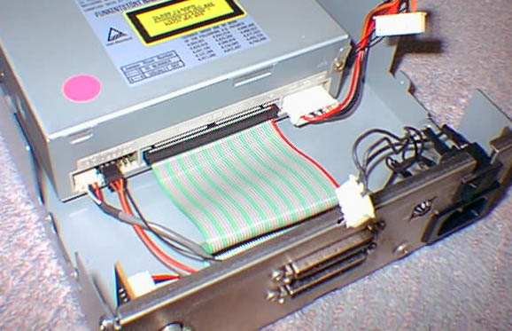 CDROM�ւ̃P�[�u��