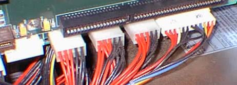 �}�U�[�ɂȂ����Ă���d���P�[�u��