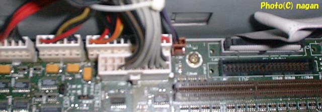 �}�U�[�{�[�h�d���R�l�N�^����